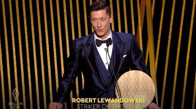 Robert Lewandowski remporte le Prix du buteur de l'année